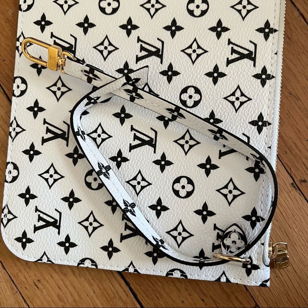 LOUIS VUITTON LIMITED GIANT MONOGRAM NEVERFULL POUCH POCHETTE - Picture 6 of 12